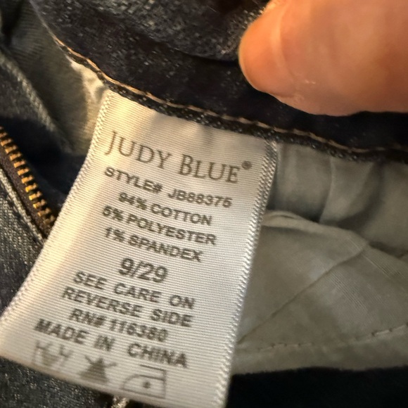 📦 Judy Blue Hi-Rise Cropped Straight with Ankle Slit *EXCELLENT USED CONDITION* - Picture 8 of 8